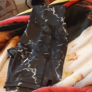 Buff bunny marble biker shorts